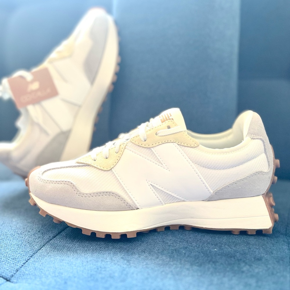 New Balance 327 Limited Edition Womens Sneakers Shoes White Grey Neutral size 9